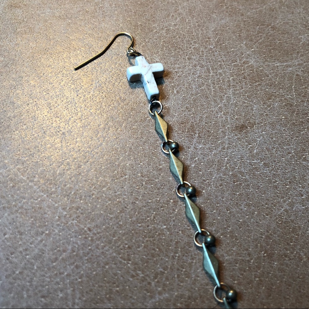 Single cross earring
